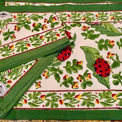 LOT 74  VINTAGE GROUP OF LADY BUG TEXTILES & PETITE CAKE STAND
