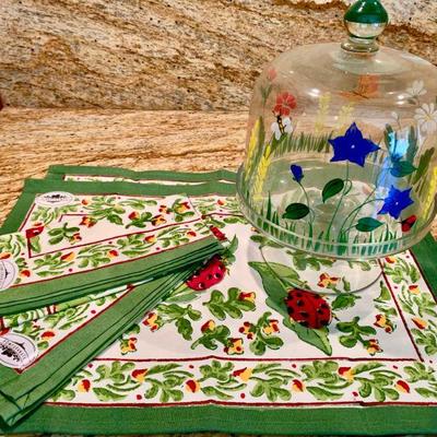 LOT 74  VINTAGE GROUP OF LADY BUG TEXTILES & PETITE CAKE STAND