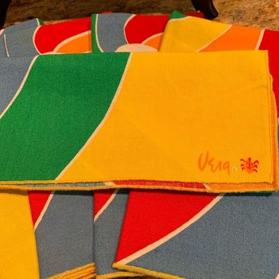 LOT 76  VINTAGE VERA! COLORFUL TABLE DECOR