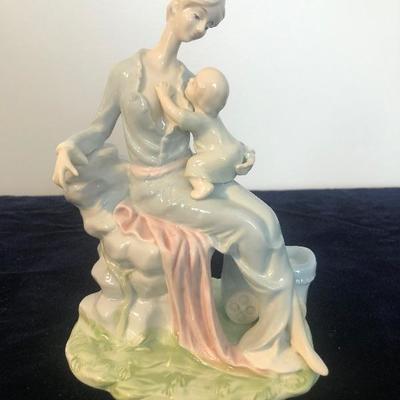 #143 Mother and Child statue 