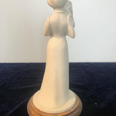 #148 Mother with child statue