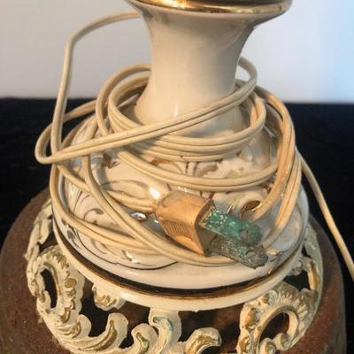 #150 Antique lamp with roses 