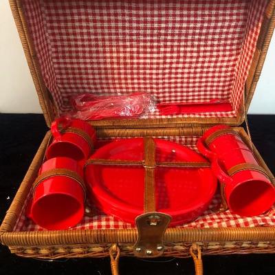#152 Picnic set with red gingham and plastic dishes 