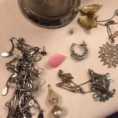 #182 Cup of used Costume jewelry, higher end