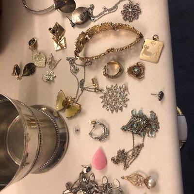 #182 Cup of used Costume jewelry, higher end