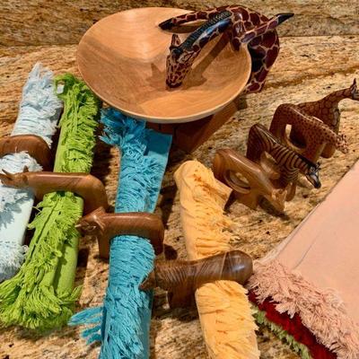 LOT 79  VINTAGE AFRICAN ANIMALS TABLE DECOR & NAPKINS