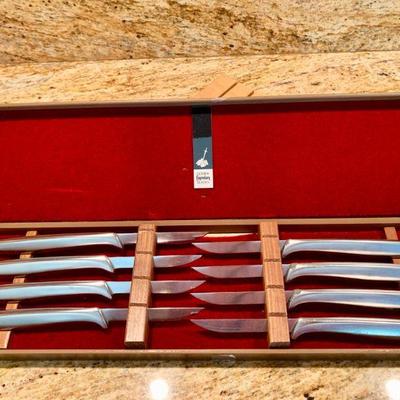 LOT 80  VINTAGE GERBER SET OF STEAK KNIVES