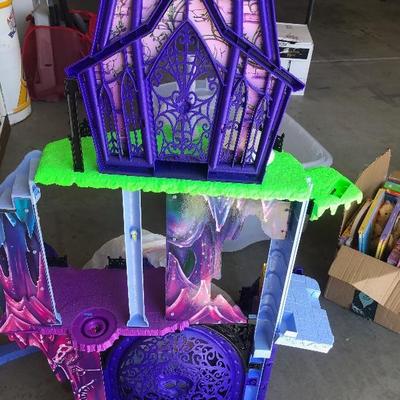 #218 Monster High Castle