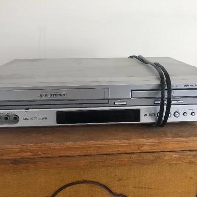 #253 JVC DVD/VHS Player HR-XVC27u