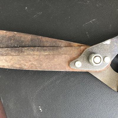 #263 Bundle of tree and branch clippers
