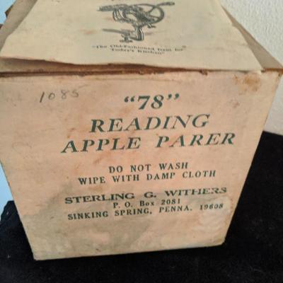 Lot 239 - Vintage  - Apple  Reading  Parer