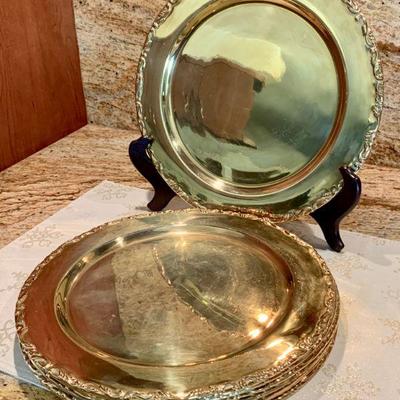 LOT 89  SET OF GOLD TONE CHARGERS TABLE DECOR