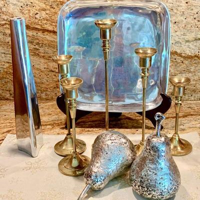 LOT 92  MIXED GROUP OF VINTAGE DECORATOR TABLE DECOR METAL WARE 