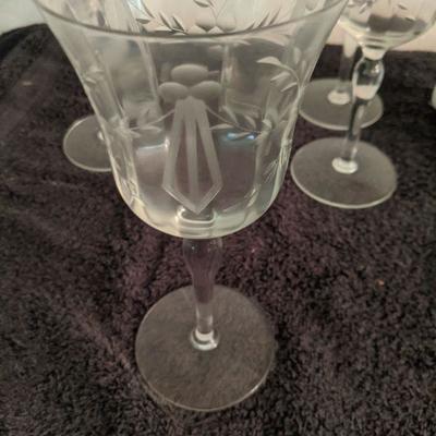 Lot  317 - Vintage  Floral  Clear  Crystal Wine  Glasses X 8