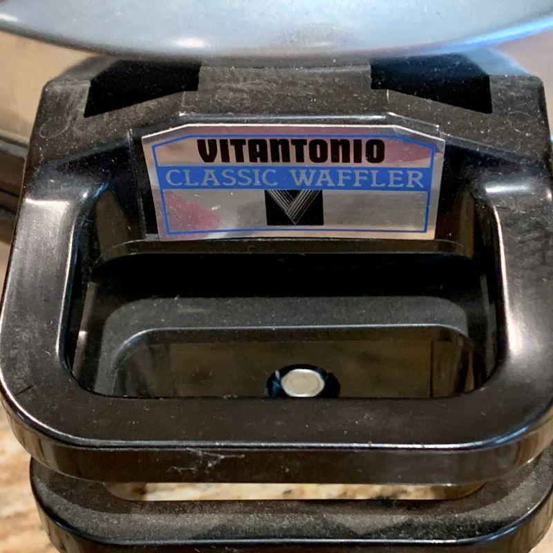 lot 97 VINTAGE VITANTONIO WAFFLE MAKER MADE IN ITALY
