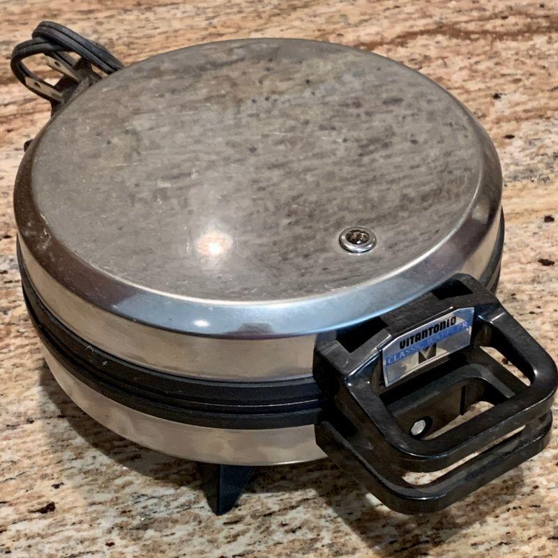 lot 97 VINTAGE VITANTONIO WAFFLE MAKER MADE IN ITALY