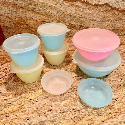 LOT 98  VINTAGE EARLY TUPPERWARE PASTEL COLORS