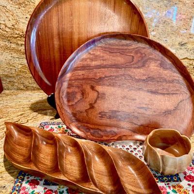 LOT 103  GROUP OF VINTAGE HAWAIIAN KOA WOOD SERVE WARE BLAIR OF HAWAII