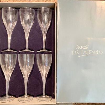 LOT 105  CRiSTAL BOXED CHAMPAGNE FLUTES 