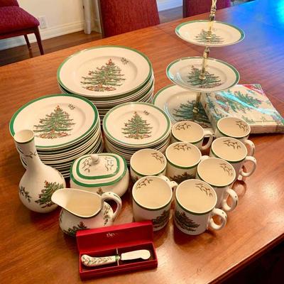 LOT 107  LARGE SET OF SPODE CHRISTMAS TREE DISHES 