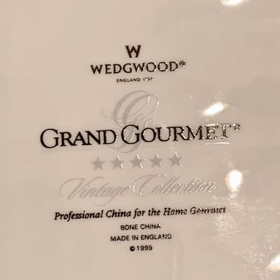 LOT 112 VINTAGE WEDGEWOOD GRAND GOURMET VINTAGE COLLECTION SET OF 4 CANAPE CHAMPAGNE PLATES