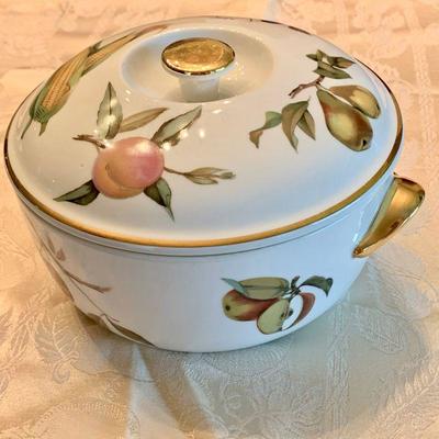 LOT 114   ROYAL WORCESTER EVESHAM COVERED CASSEROLE DISHES