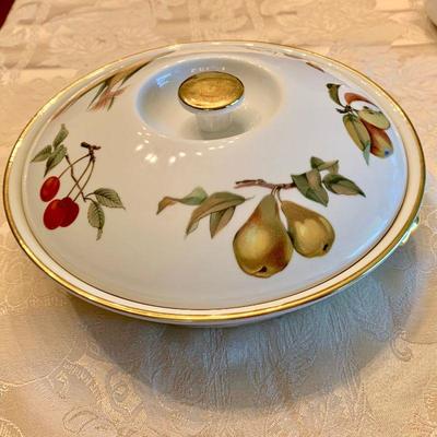 LOT 114   ROYAL WORCESTER EVESHAM COVERED CASSEROLE DISHES