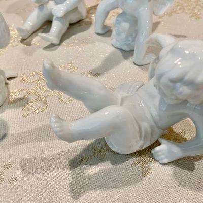 LOT 115  FITZ & FLOYD SET OF WHITE GLAZED PLAYFUL CHERUBS JAPAN