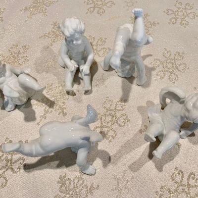 LOT 115  FITZ & FLOYD SET OF WHITE GLAZED PLAYFUL CHERUBS JAPAN