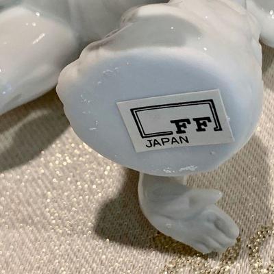 LOT 115  FITZ & FLOYD SET OF WHITE GLAZED PLAYFUL CHERUBS JAPAN
