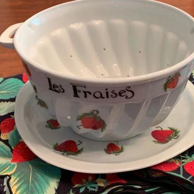 LOT 116  VINTAGE LOURIOUX PORCELAIN STRAWBERRY SET FRANCE 