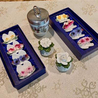 LOT 117. GROUP OF PORCELAIN TABLE ACCESSORIES 