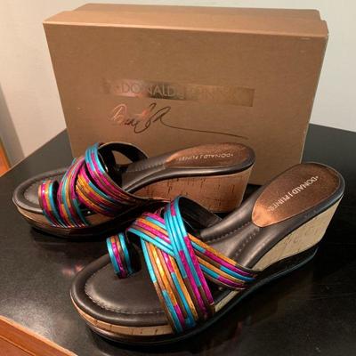 IB 64  VINTAGE DONALD J. PILNER METALLIC WEDGES NEVER WORN