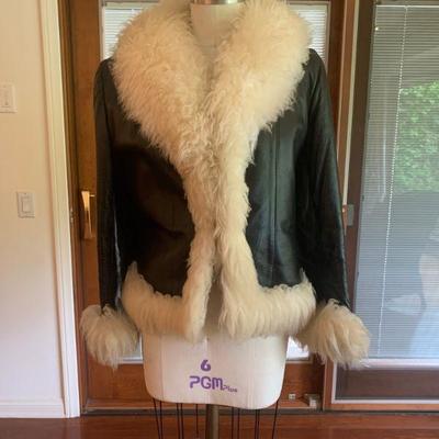 IB 67  BLACK LEATHER & FAUX SHERLING JACKET SIZE 14