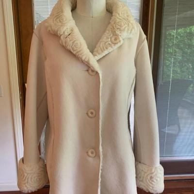 IB 68  COLDWATER CREEK IVORY FAUX FUR & POLYESTER JACKET