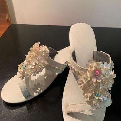 IB 71 VINTAGE 70s HOT PINK SANDALS & WHITE SANDALS CHUNKY BLOCK HEELS