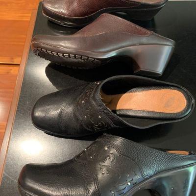 IB 76 TWO PAIRS LEATHER CLOGS BY NURTURE SIZE 8.5