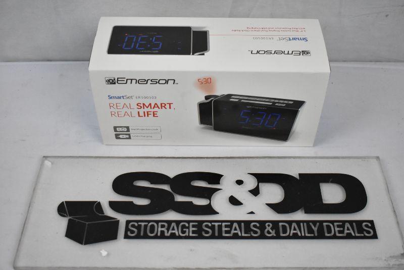 Emerson SmartSet Projection Alarm Clock Radio with USB Charging, Open