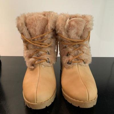 IB 80B   ANDREW GELLER LACE ANKLE BOOT. POLY SHEARLING  
