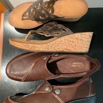 IB 83  TWO PAIRS OF CLARKES LEATHER SHOES THONG WEDGE SIDE BUTTON MOCCASIN
