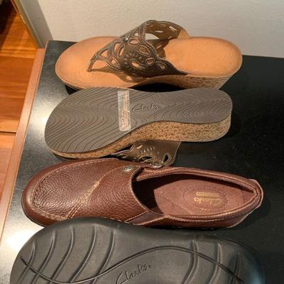 IB 83  TWO PAIRS OF CLARKES LEATHER SHOES THONG WEDGE SIDE BUTTON MOCCASIN