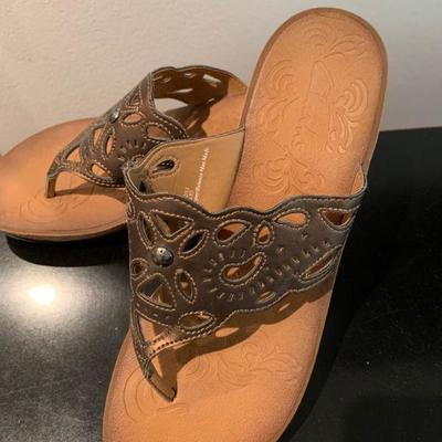 IB 83  TWO PAIRS OF CLARKES LEATHER SHOES THONG WEDGE SIDE BUTTON MOCCASIN