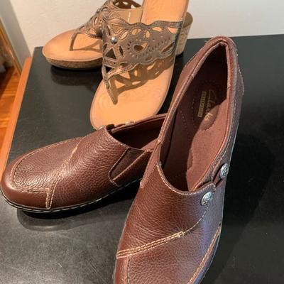 IB 83  TWO PAIRS OF CLARKES LEATHER SHOES THONG WEDGE SIDE BUTTON MOCCASIN