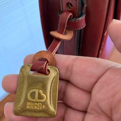 IB 91 VINTAGE DOONEY BURKE RED LEATHER SHOULDER BAG
