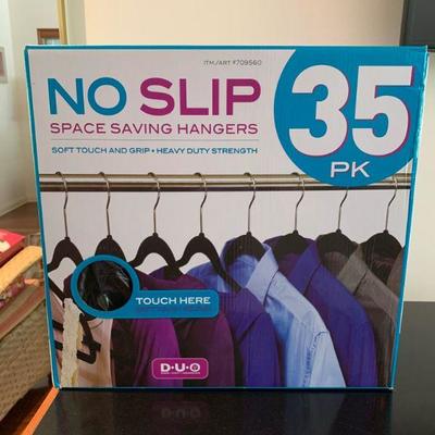 IB 95  NEW BOX OF NO SLIP HANGERS 