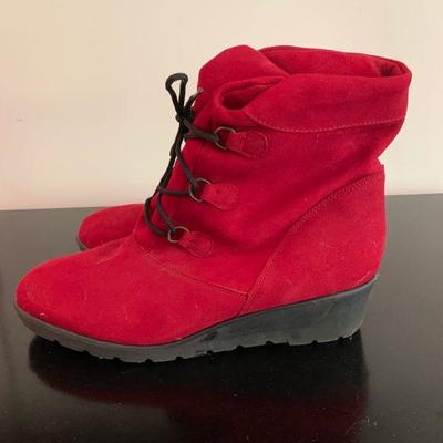 IB 97  RED LACE UP WEDGE BOOTIE SIZE 9