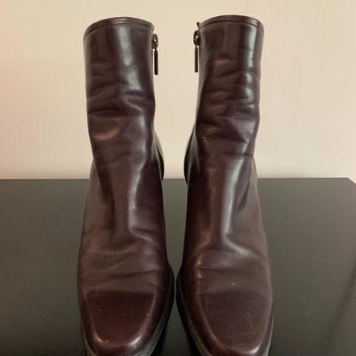 IB 98  TWO PAIRS OF LEATHER DRESS BOOTS  SIZE 9