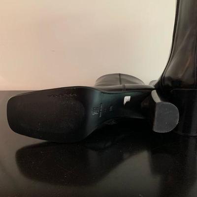 IB 98  TWO PAIRS OF LEATHER DRESS BOOTS  SIZE 9