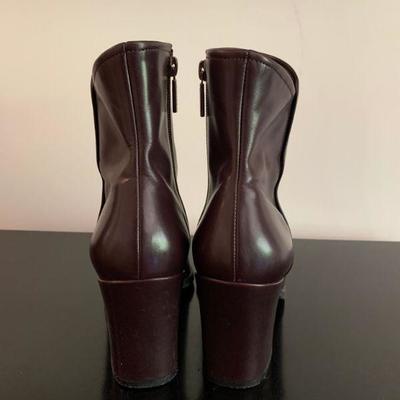 IB 98  TWO PAIRS OF LEATHER DRESS BOOTS  SIZE 9
