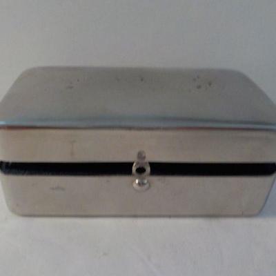 "Vintage Merkur Saftey razon and case" 